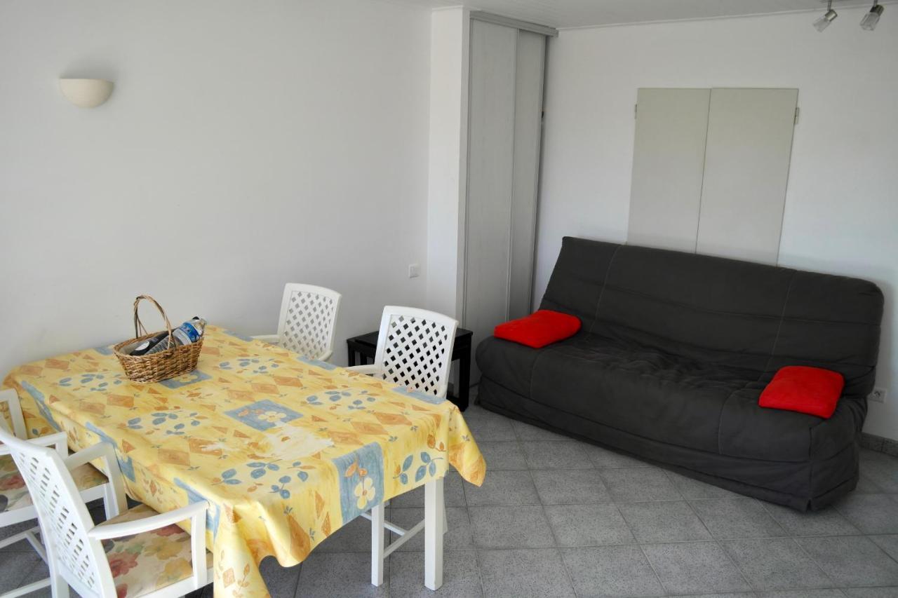 Maison Pour 4 A La Campagne Avec Piscine Commequiers Экстерьер фото