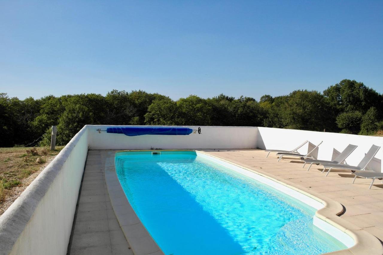 Maison Pour 4 A La Campagne Avec Piscine Commequiers Экстерьер фото